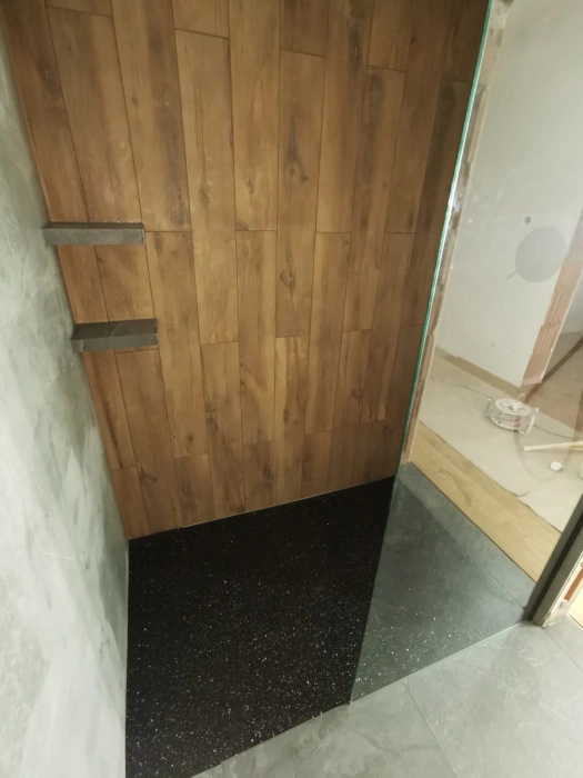łazienka kamienny dywan w brodziku